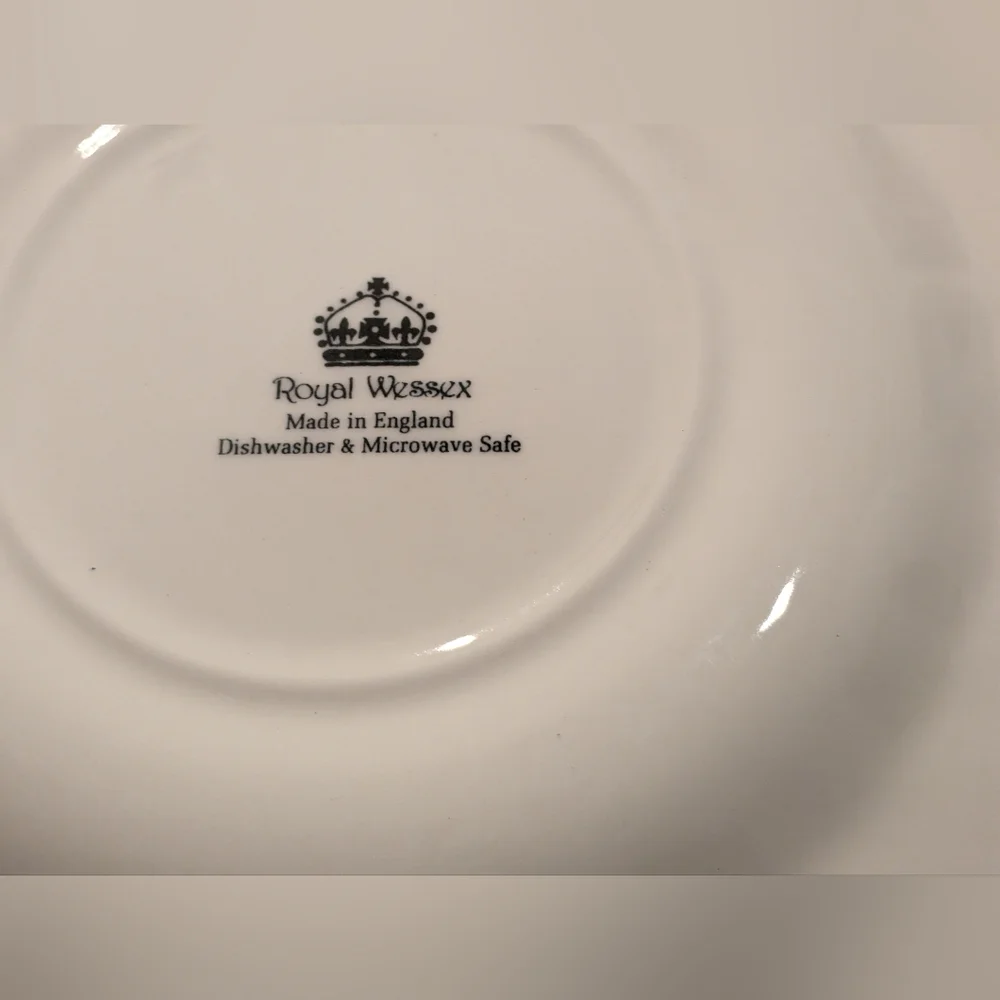Set of 4 Royal Wessex Blue Horses and Men's Plates. Size 8